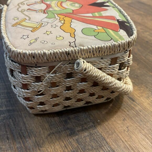 Vintage 1970s Belding Corticelli Sewing Basket Peter Max Style Print - Picture 9 of 13
